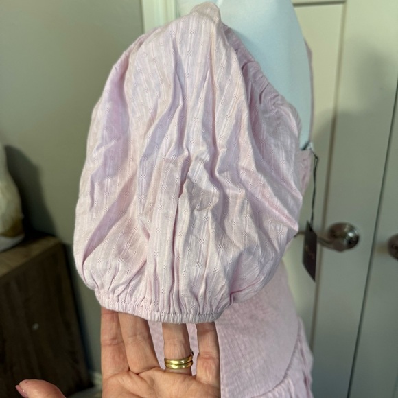 Le Lis pink short puff sleeve smock dress NWT size Medium - Picture 3 of 11